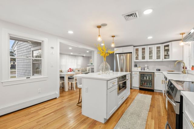 21 Hazelmoor Rd, Yarmouth, MA 02664