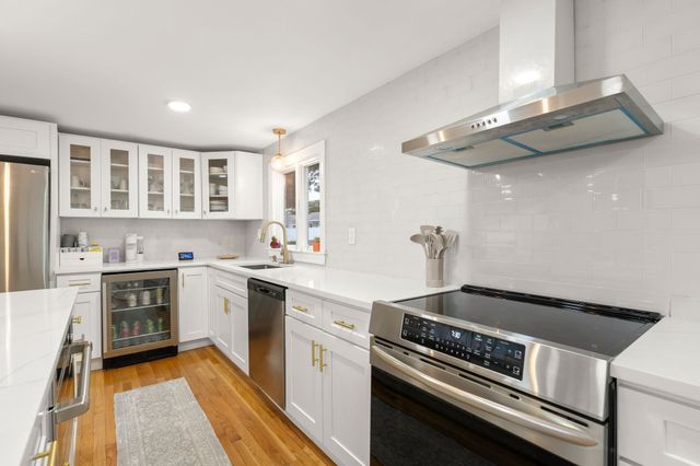 21 Hazelmoor Rd, Yarmouth, MA 02664