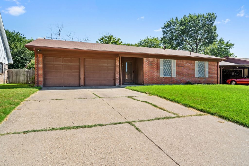3621 Carriage Hill Drive, Forest Hill, TX 76140