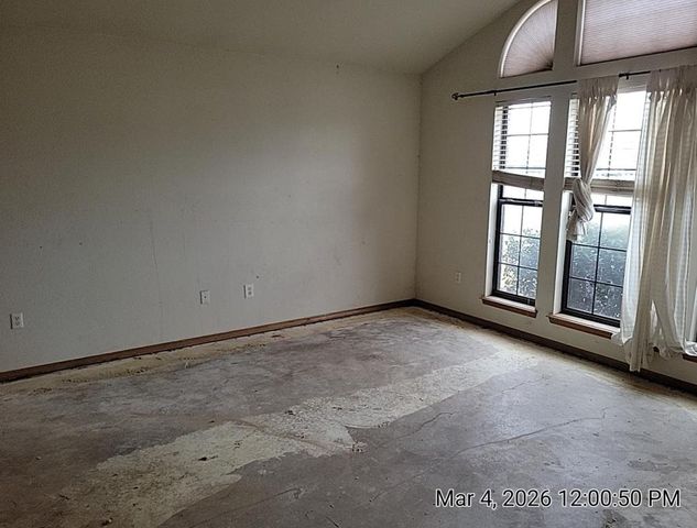 22 NW Valleybrook Dr, Lawton, OK 73505