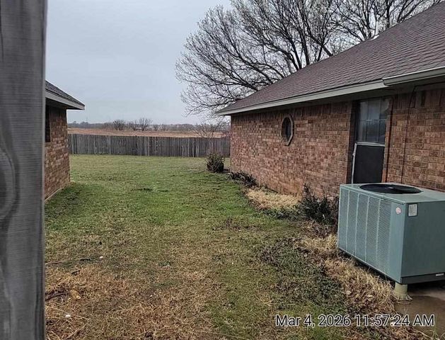 22 NW Valleybrook Dr, Lawton, OK 73505