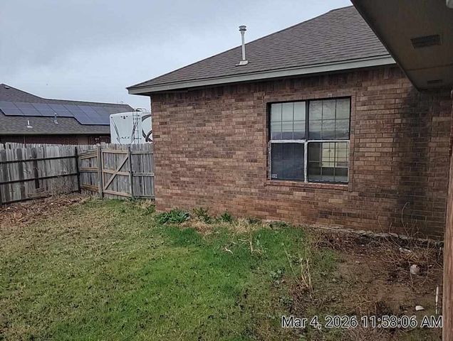 22 NW Valleybrook Dr, Lawton, OK 73505