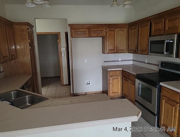 22 NW Valleybrook Dr, Lawton, OK 73505