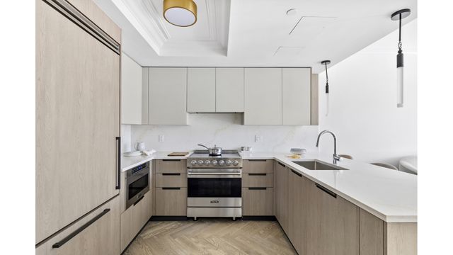 7829 Austin St Ph 2N, New York City, NY 11375