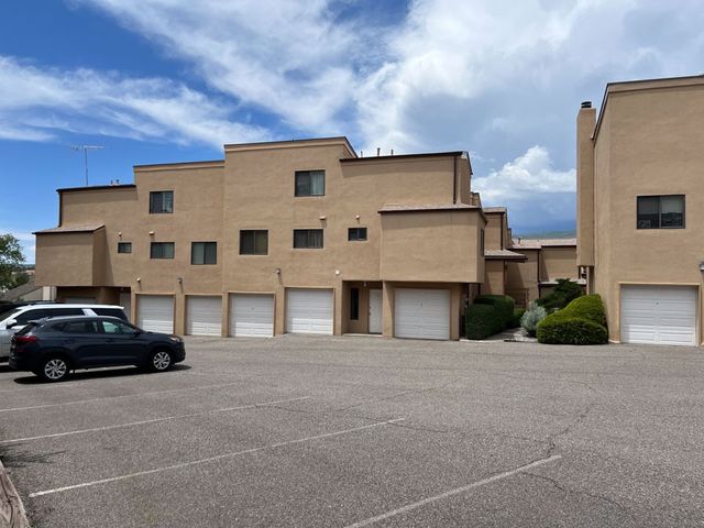 10 Loma Vista, Los Alamos, NM 87544