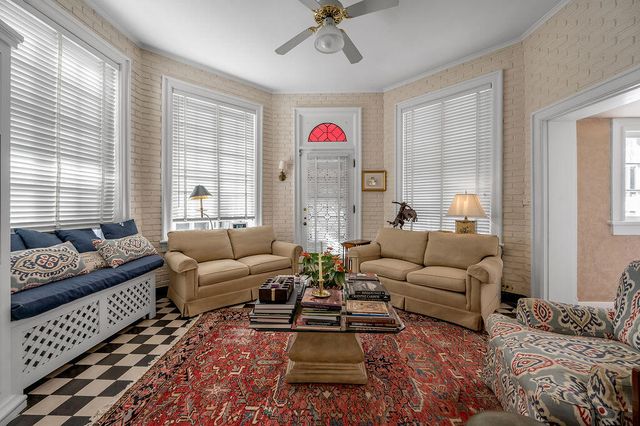 1014 Richmond Road, Lexington, KY 40502