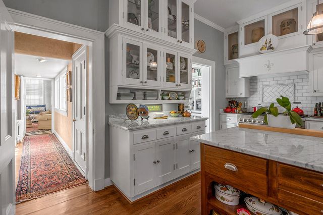 1014 Richmond Road, Lexington, KY 40502