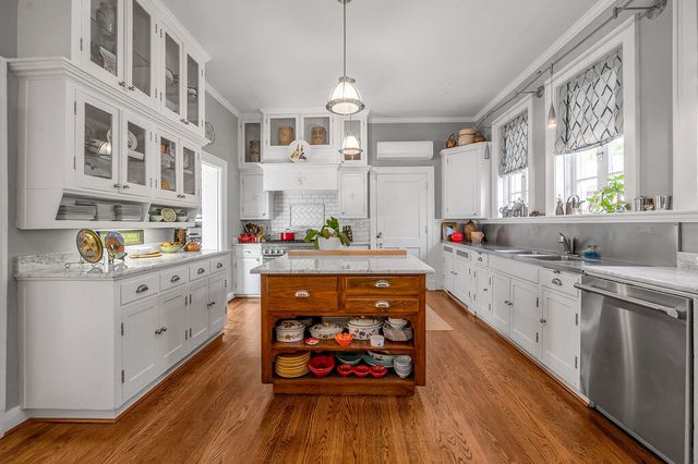 1014 Richmond Road, Lexington, KY 40502