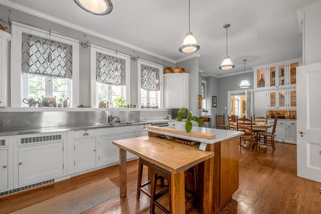 1014 Richmond Road, Lexington, KY 40502