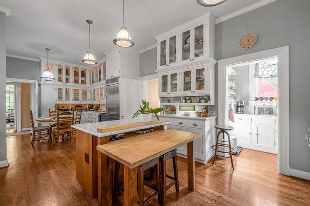 1014 Richmond Road, Lexington, KY 40502