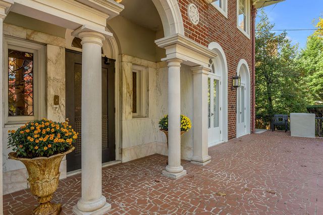 1014 Richmond Road, Lexington, KY 40502