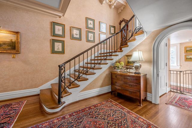 1014 Richmond Road, Lexington, KY 40502