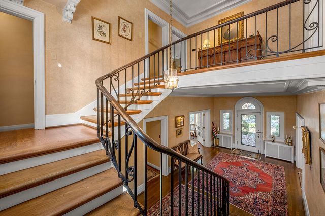 1014 Richmond Road, Lexington, KY 40502
