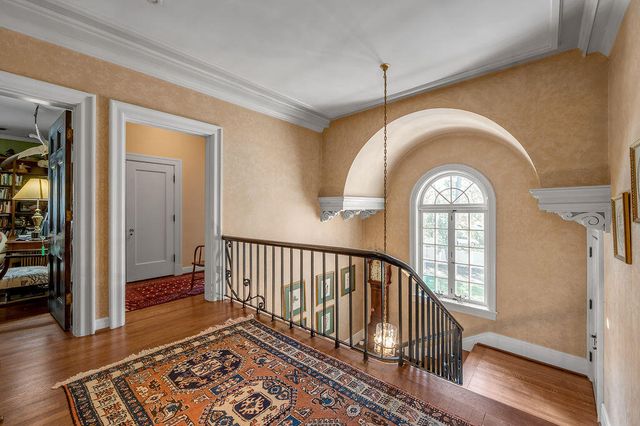 1014 Richmond Road, Lexington, KY 40502