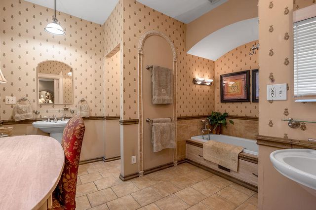 1014 Richmond Road, Lexington, KY 40502