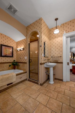 1014 Richmond Road, Lexington, KY 40502