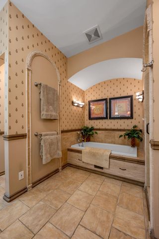 1014 Richmond Road, Lexington, KY 40502
