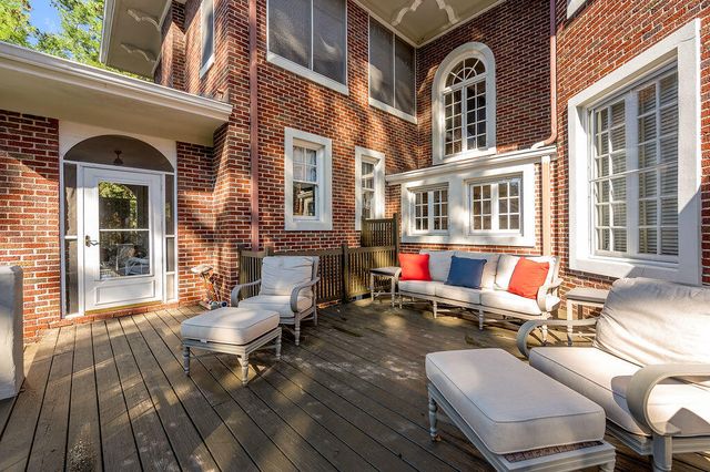 1014 Richmond Road, Lexington, KY 40502