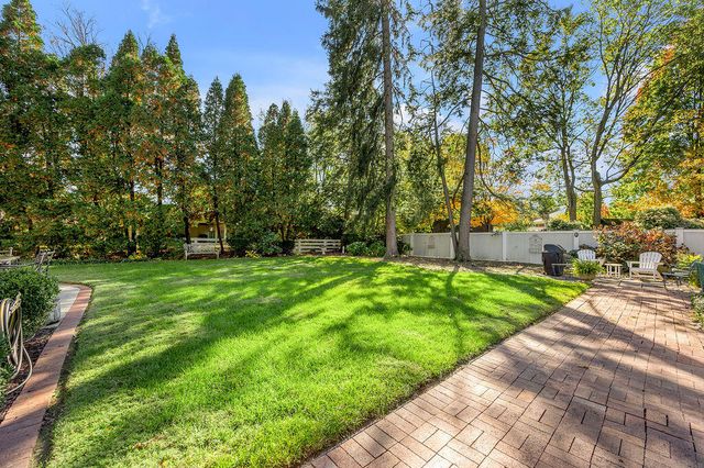 1014 Richmond Road, Lexington, KY 40502