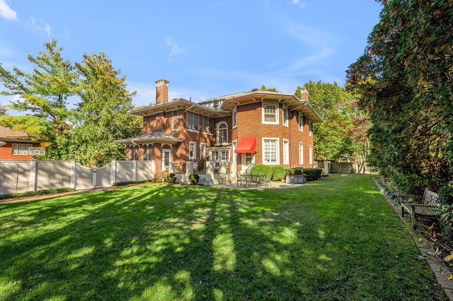 1014 Richmond Road, Lexington, KY 40502