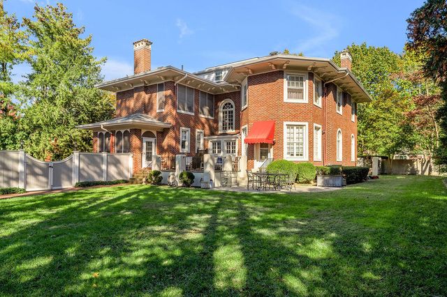 1014 Richmond Road, Lexington, KY 40502