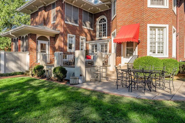 1014 Richmond Road, Lexington, KY 40502
