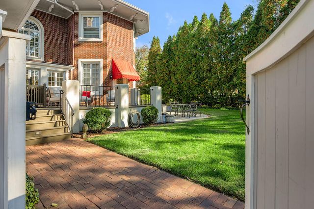 1014 Richmond Road, Lexington, KY 40502
