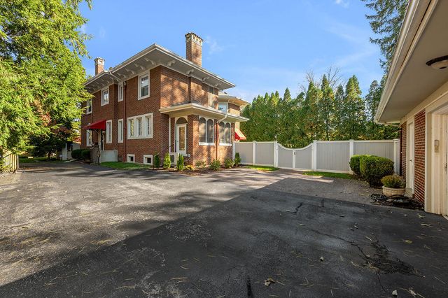 1014 Richmond Road, Lexington, KY 40502