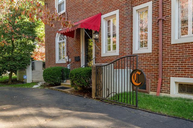 1014 Richmond Road, Lexington, KY 40502