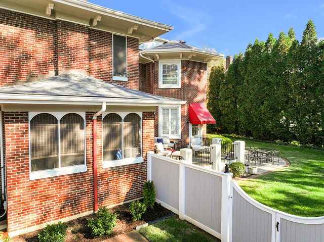 1014 Richmond Road, Lexington, KY 40502