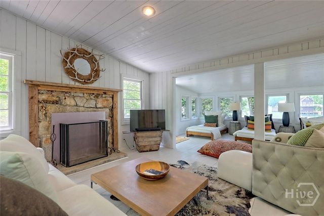 89 Arkansas Lane, Tiger, GA 30576
