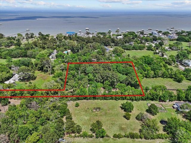325 Bay Avenue S, Kemah, TX 77565