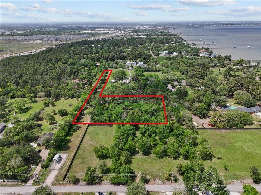 325 Bay Avenue S, Kemah, TX 77565