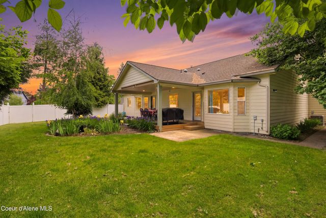1213 S Riverside Harbor DR, Post Falls, ID 83854