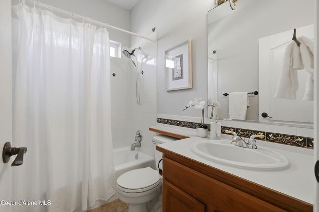 1213 S Riverside Harbor DR, Post Falls, ID 83854