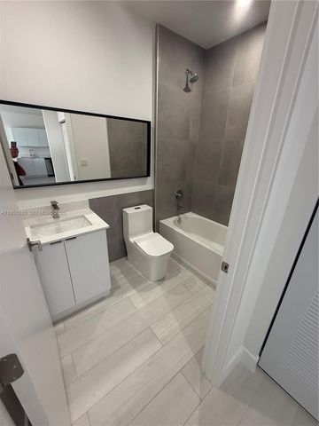 1091 E 17th St 402, Hialeah, FL 33010