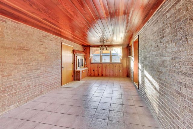 2240 N Western Avenue, Park Ridge, IL 60068