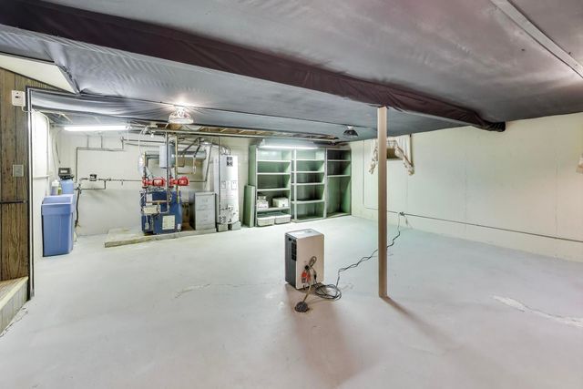 2240 N Western Avenue, Park Ridge, IL 60068