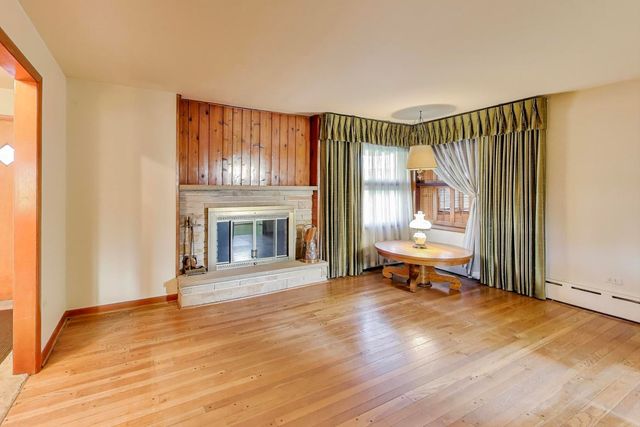 2240 N Western Avenue, Park Ridge, IL 60068