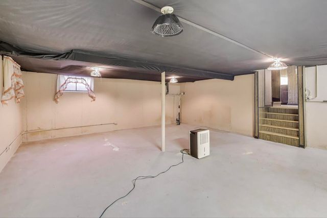 2240 N Western Avenue, Park Ridge, IL 60068