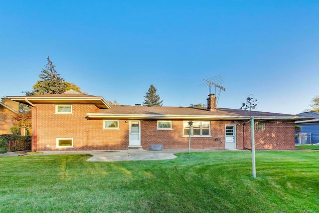 2240 N Western Avenue, Park Ridge, IL 60068