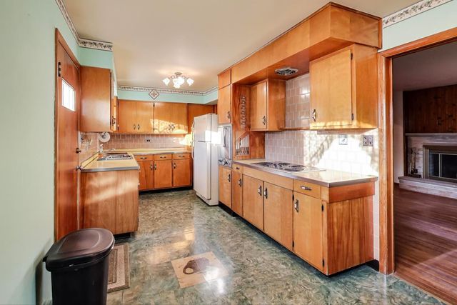 2240 N Western Avenue, Park Ridge, IL 60068