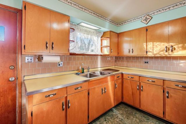 2240 N Western Avenue, Park Ridge, IL 60068