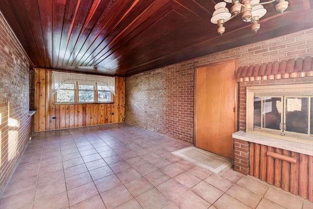 2240 N Western Avenue, Park Ridge, IL 60068