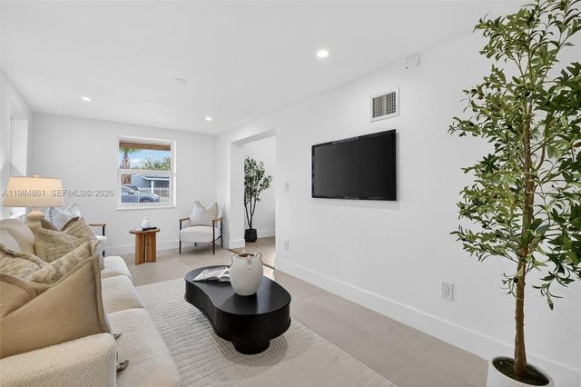 17980 NW 2nd Ct, Miami Gardens, FL 33169