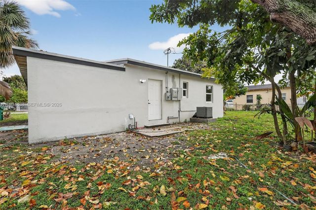 17980 NW 2nd Ct, Miami Gardens, FL 33169