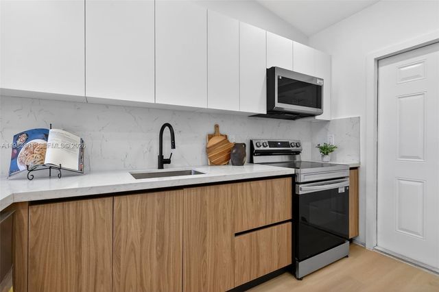 17980 NW 2nd Ct, Miami Gardens, FL 33169