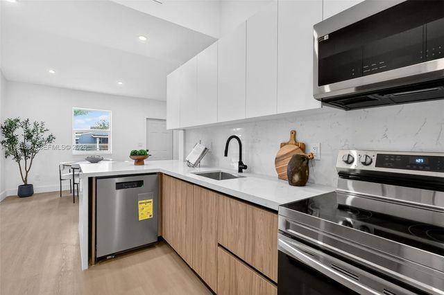 17980 NW 2nd Ct, Miami Gardens, FL 33169