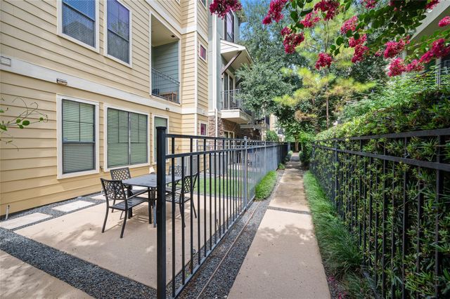 1114 W 25th Street, Houston, TX 77008