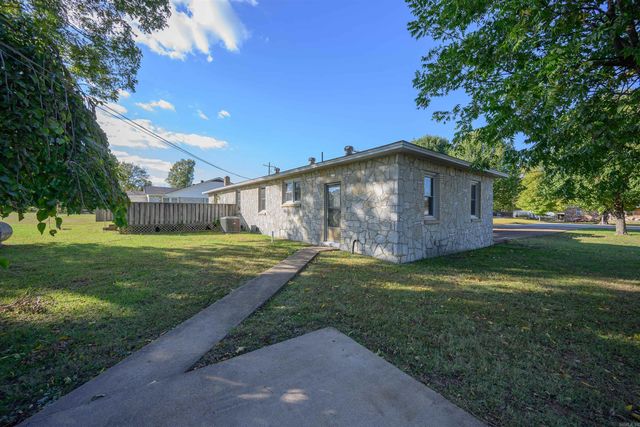 515 E Center Street, Cave City, AR 72521